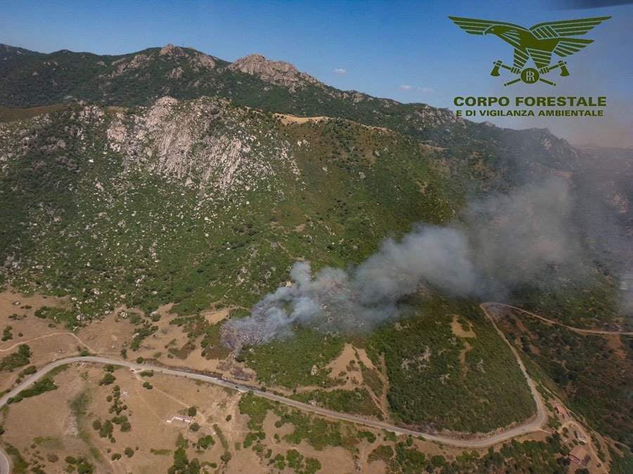 Incendi a Nuoro e nel Nuorese: fiamme domate dagli elicotteri e dalle forze a terra