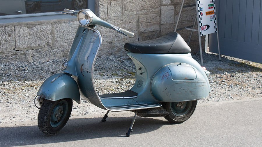 Turista ubriaco travolge vespista con la sua Audi: denunciato