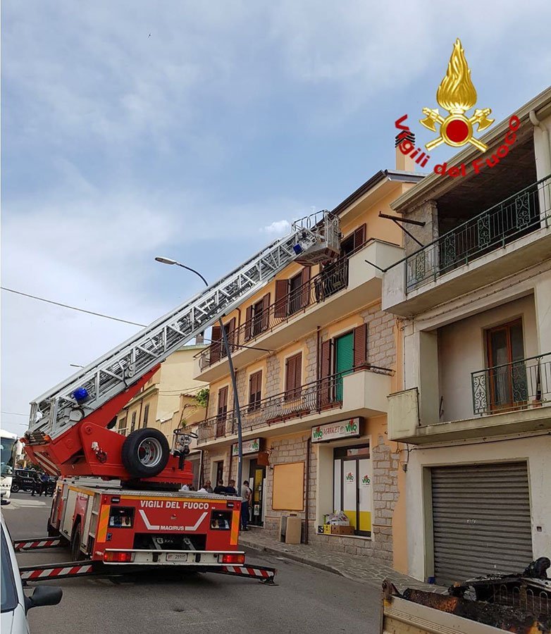 Va a fuoco l’area lavanderia: paura per un’abitazione