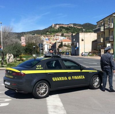 Bosa. Posto di blocco della Guardia di finanza