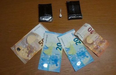 Una parte della droga e dei contatti sequestrati a Arzana