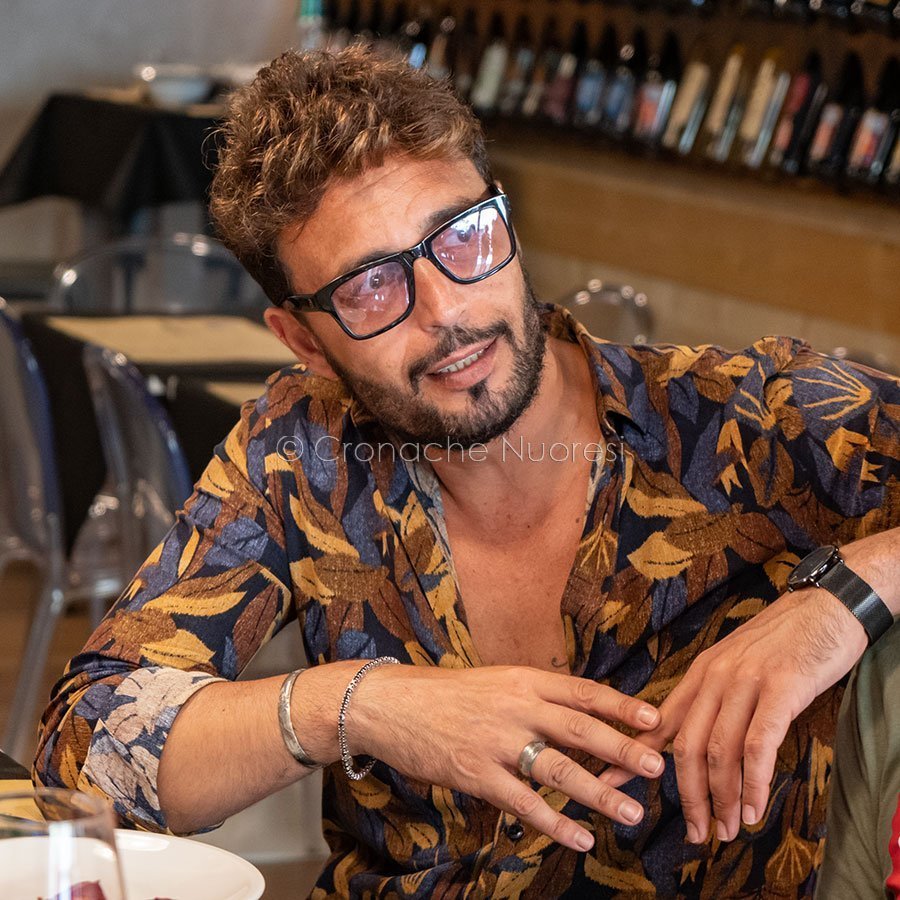 Gossip: beccato a pranzo in centro a Nuoro il tronista Armando Incarnato