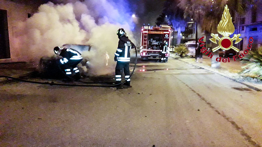 Attentato incendiario a Cardedu: data alle fiamme l’Audi del Sindaco