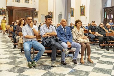 Le autorità civili cittadine durante le dimissioni di monsignor Marcia (foto S.Novellu)