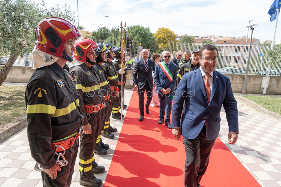 Nuoro. Il sottosegretario Candiani annuncia: “aumenteremo i distaccamenti dei Vigili del fuoco”