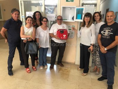 Nuoro, uno dei quattro defibrillatori donati dall'associazione Emergo Training