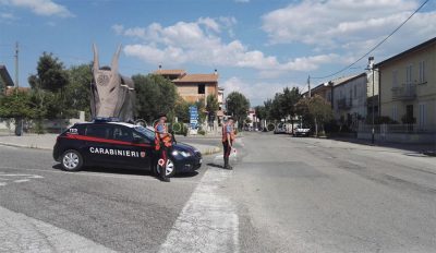 Un posto di blocco dei Carabinieri a Ottana