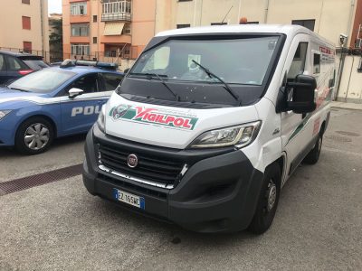 Il furgone portavalori oggetto del tentato assalto