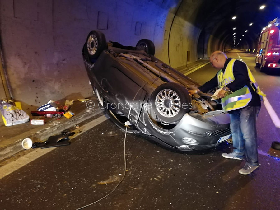 Tamponamento in galleria sulla 131 DCN: 5 donne ferite