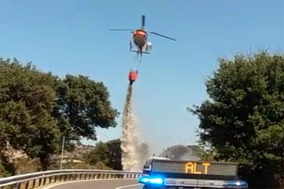 L'elicottero sul luogo dell'incendio