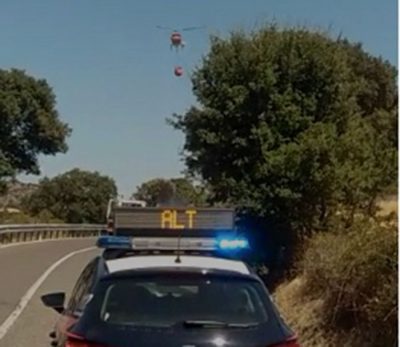 L'elicottero sul luogo dell'incendio