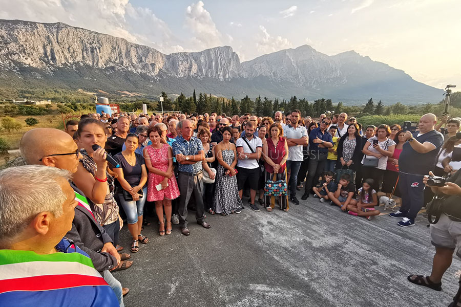 Oliena. Marcia al Ponte di Oloè: le carte per il dissequestro in mano alla Magistratura