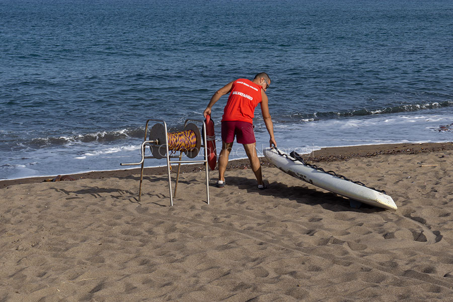 Orosei. Rubato il rullo di salvataggio in spiaggia a Sas Linnas Siccas
