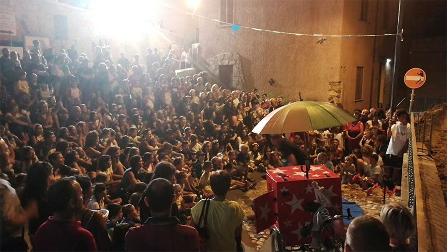 Dorgali: di scena funamboli e artisti di strada tra il mare e il centro storico