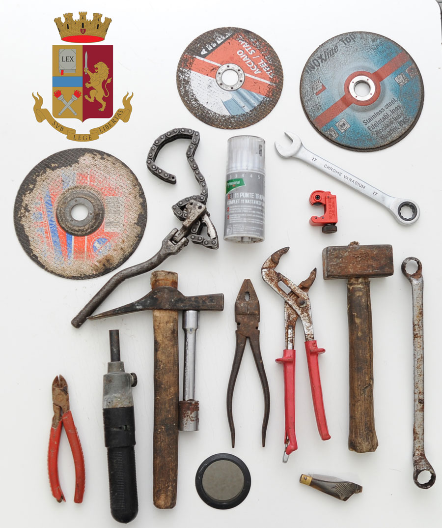 Nuoro. Sorpresa con attrezzi da scasso: denunciata coppia