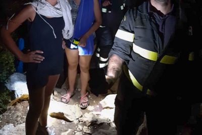 Il recupero delle due turiste disperse a Cala Luna.jpg