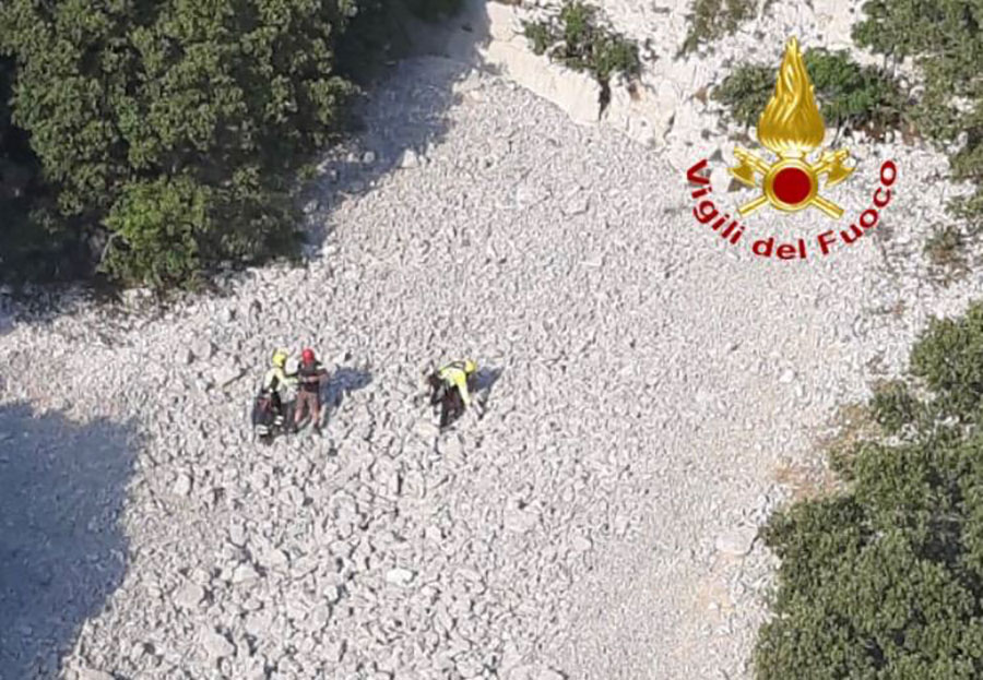Dorgali. Coppia di turisti in difficoltà recuperata dall’elisoccorso dei Vigili del fuoco