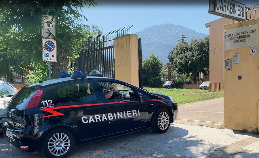 Beccato con la marijuana pronta per lo spaccio: ventenne nei guai