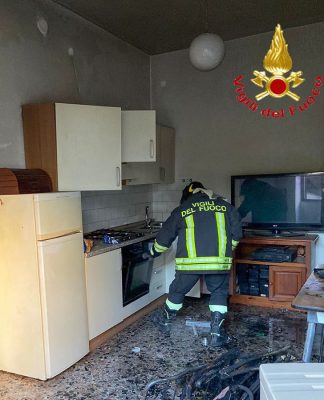 I Vigili del fuoco sul luogo dell'esplosione