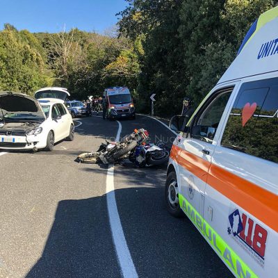 I mezzi coinvolti dopo l'incidente