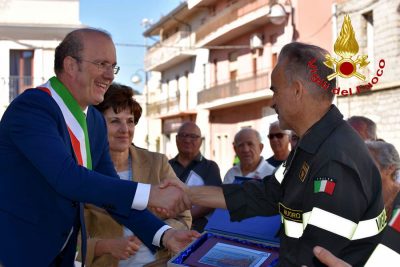 Il Vigili del fuoco consegnano un nuovo mezzo alla sede di Tortolì