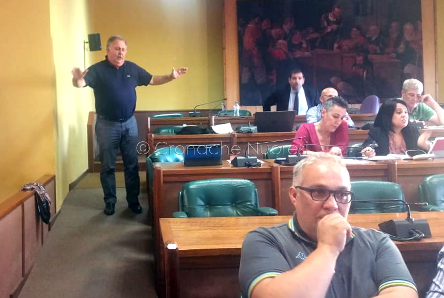 Nuoro. Nel Consiglio comunale show approvate le variazioni e gli equilibri di bilancio