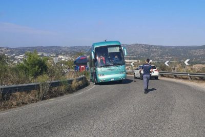 Il pullman in panne questa mattina a Prato Sardo