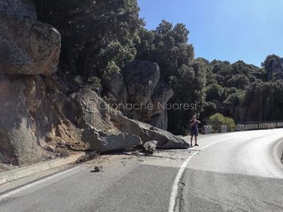 Enormi massi franati sull'Ortobene