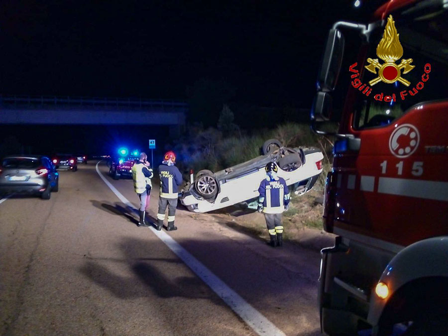 Perdono il controllo della Range Rover e si ribaltano sulla 389 finendo in ospedale