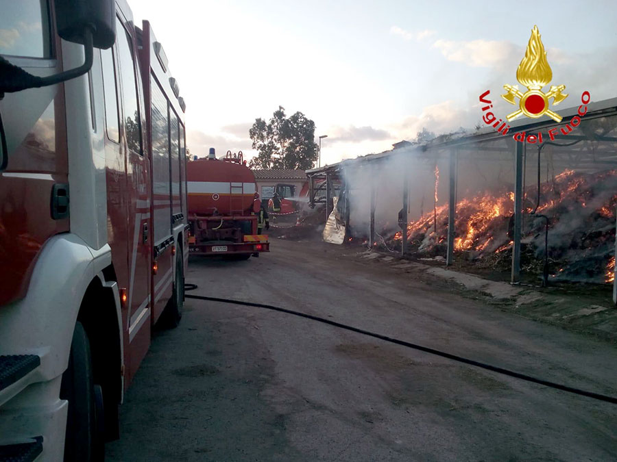 San Teodoro: a fuoco l’area compostaggio dell’ecocentro