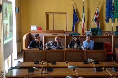 L'incontro con i commercianti in Comune (foto S.Novellu)