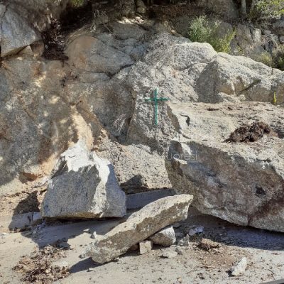 Enormi massi franati sull'Ortobene