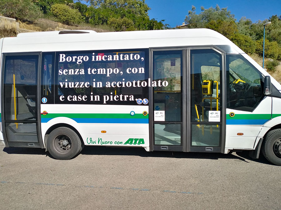 Lollove apre le sue porte ai visitatori e dona agli ospiti paesaggi unici e incantevoli