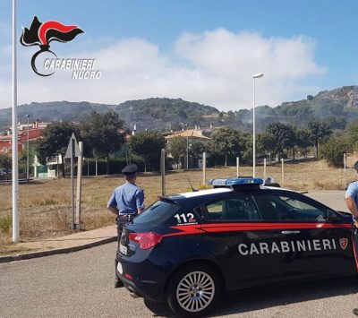 Macomer, Carabinieri sul luogo dell'incendio