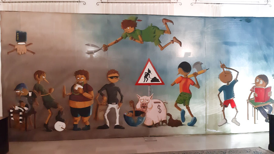 Nuoro: una tela di “Pinocchio”  contro lo sfruttamento minorile esposta in comune