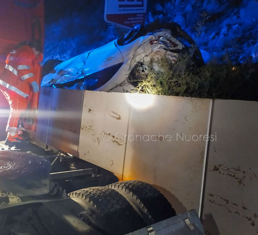 Esce di strada a forte velocità: 24enne in ospedale