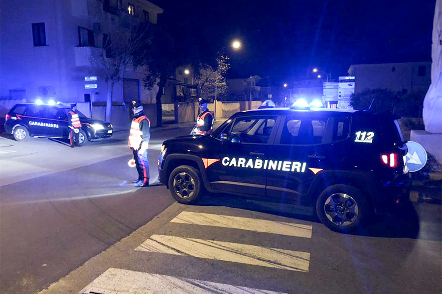 Arma illegale dentro lo zainetto: scattano i domiciliari per un 18enne
