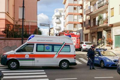 118 e Vigili del fuoco in via Isonzo (foto S.Novellu)