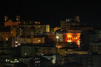Il Tribunale di Nuoro in arancione contro la violenza sulle donne (foto S.Novellu)