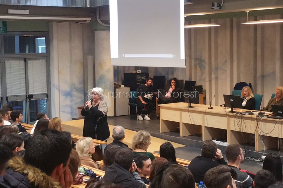 Il ruolo dei titoli in una corretta informazione: a Cagliari giornalisti e studenti a confronto