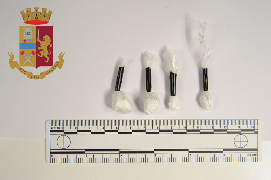 Nuoro. Cocaina nascosta dentro un timbro per sottrarsi ai controlli degli agenti