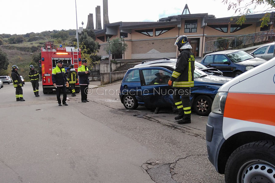 Nuoro. Una mancata precedenza e lo schianto: una donna finisce in ospedale