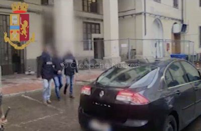 Un momento dell'arresto del giovane di Orgosolo