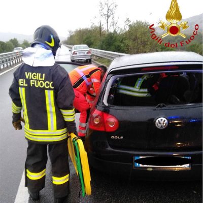 Vigili del Fuoco e Polizia stradale sul luogo dell'incidente