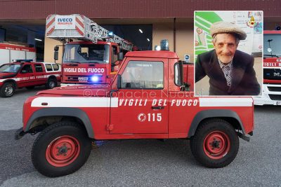 Vigili del fuoco e, nel riquadro, Gino Serra