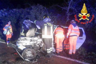 Vigili del fuoco e Sanitari sulla scena dell'incidente