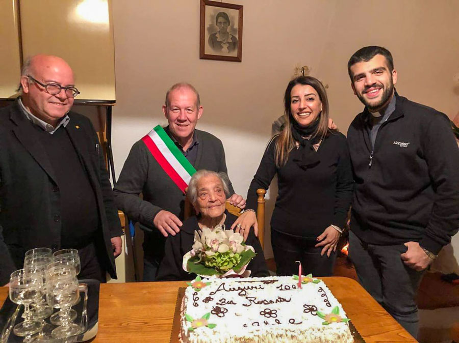 Orosei festeggia il traguardo dei 100 anni di zia Rosaria Milia