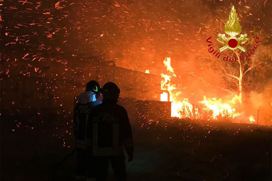 Disagi per il maltempo nel Nuorese e in Ogliastra: incendi, rami e alberi abbattuti
