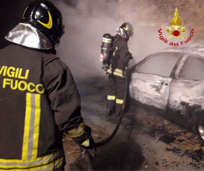 I Vigili del Fuoco intenti a domare le fiamme