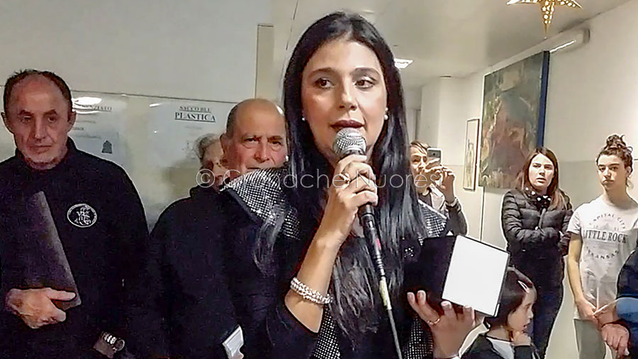 Maria Giovanna Cherchi omaggia i piccoli  pazienti dell’ospedale Brotzu di Cagliari – VIDEO